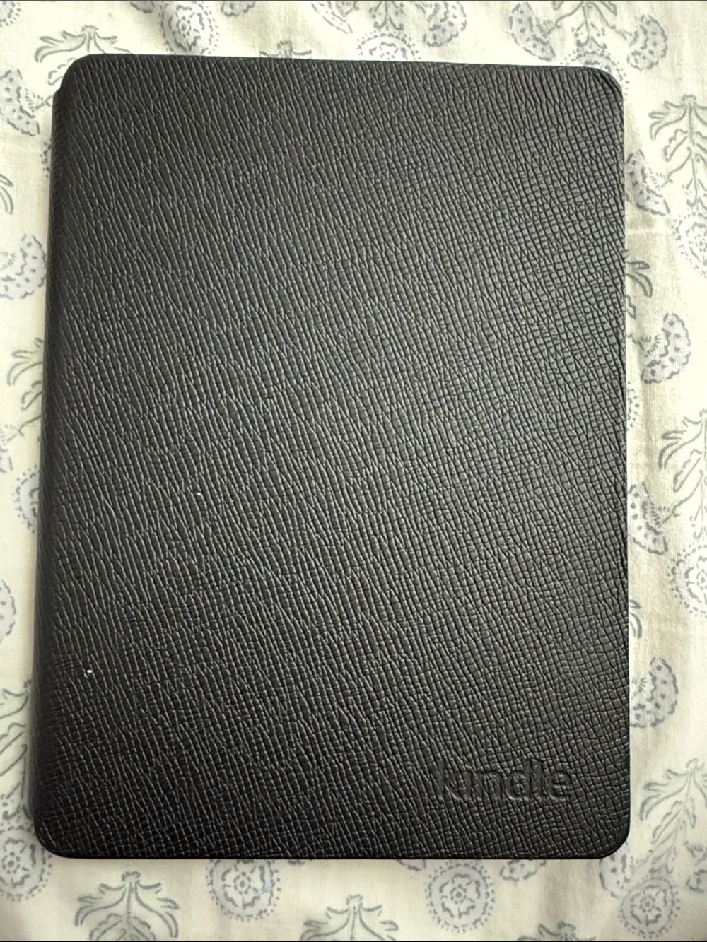 Kindle Paperwhite 11th Gen Black with case